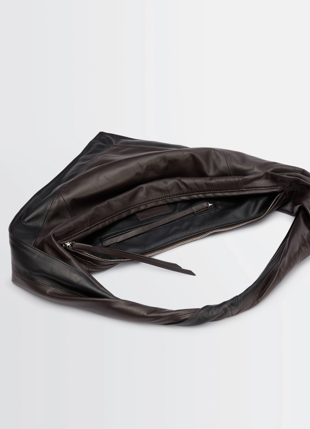 르메르 SMALL SCARF EXTENDED HANDLE BAG IN LEATHER 상품 이미지 2