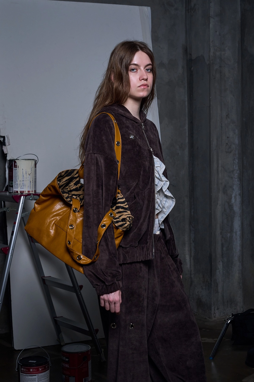 뎁크 EYELET LEATHER BAG (VER.2) - CAMEL 상품 이미지 2