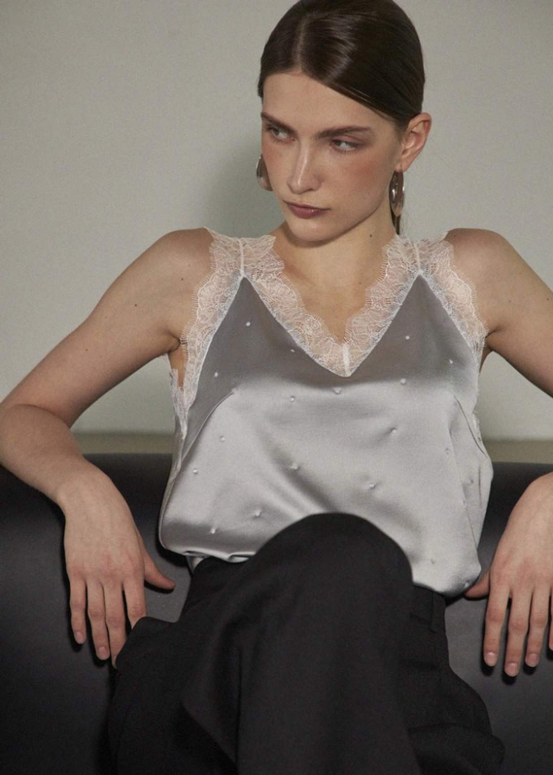 메종드이네스 LACED V-NECK SLIP TANK_GRAY 상품 이미지 2