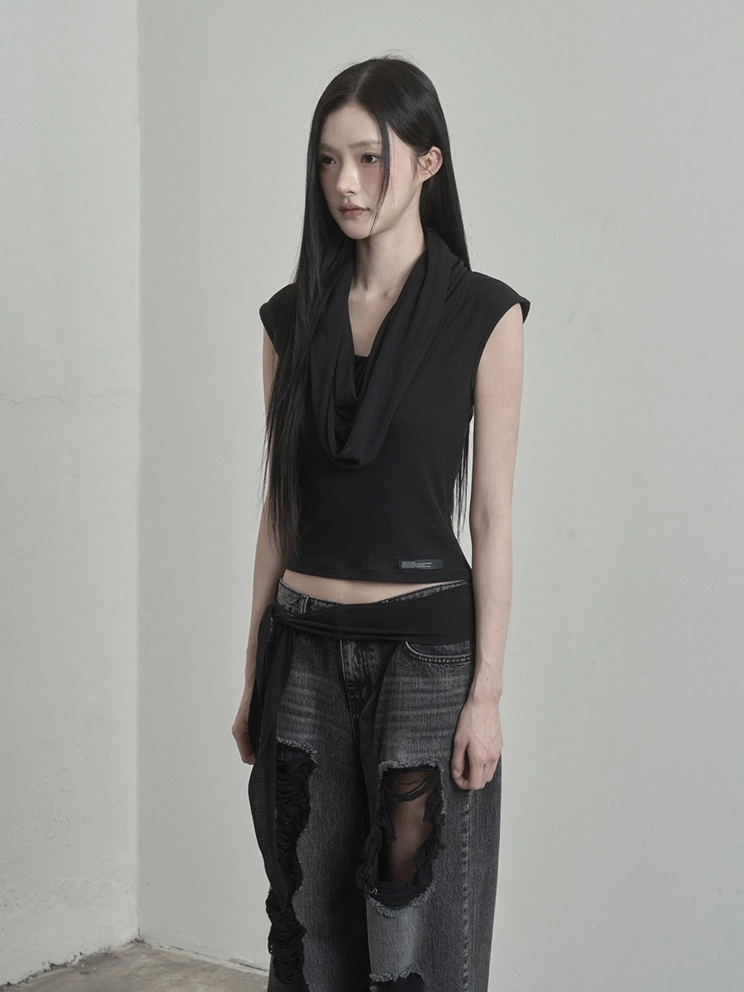 이네기 Cowl Off Tie Top (black) 상품 이미지 1