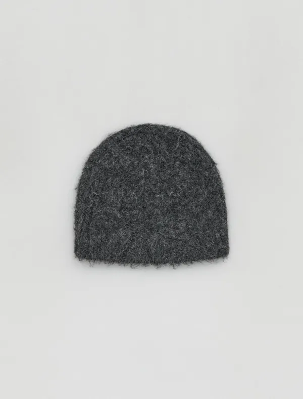 FLUFFY KNIT BEANIE [CHARCOAL]