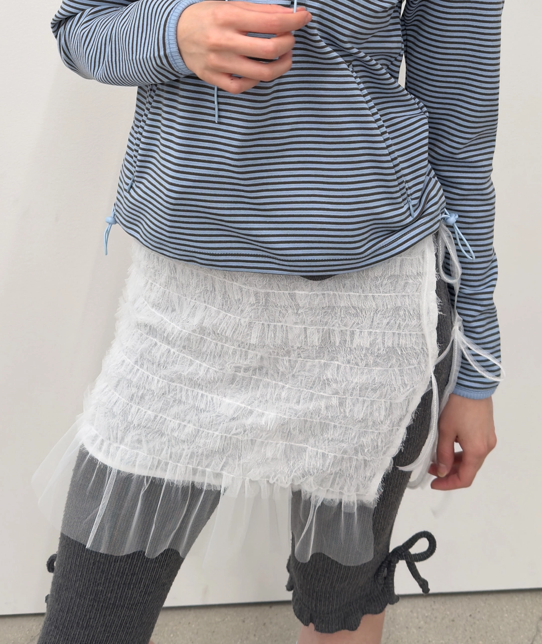 타입서비스 Feathered Mesh Layered Skirt [White] 상품 이미지 1
