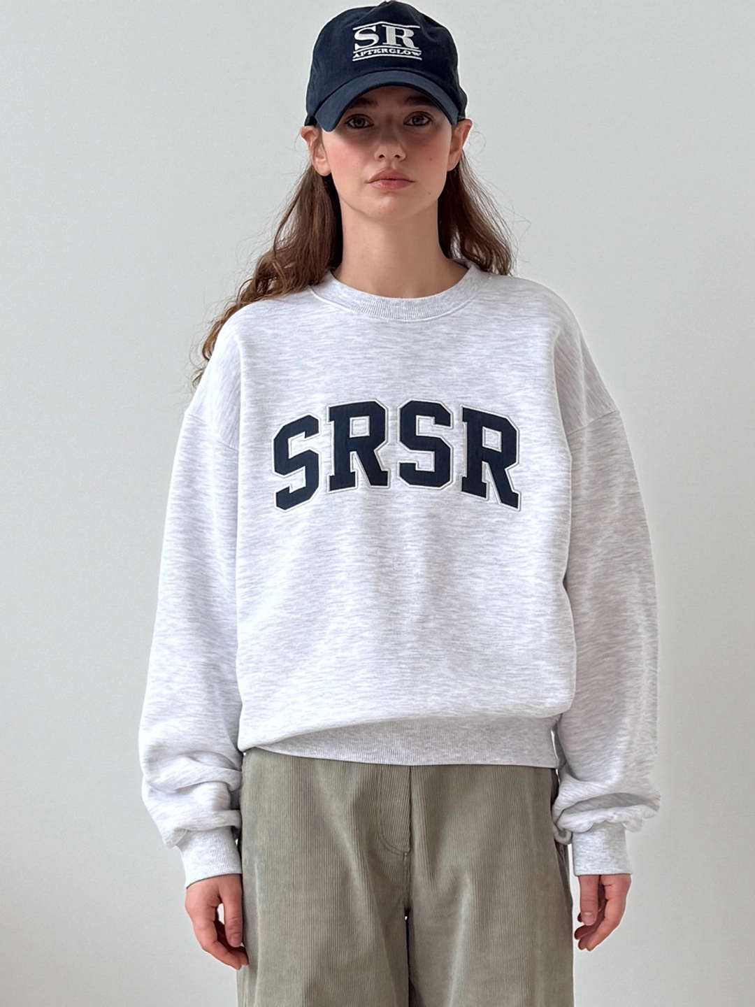 쏘이르 SRSR SIGNATURE SWEATSHIRT - LIGHT GRAY 상품 이미지 2