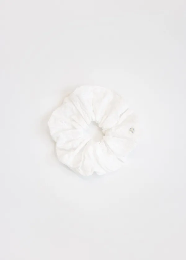 Punching scrunchie (white)
