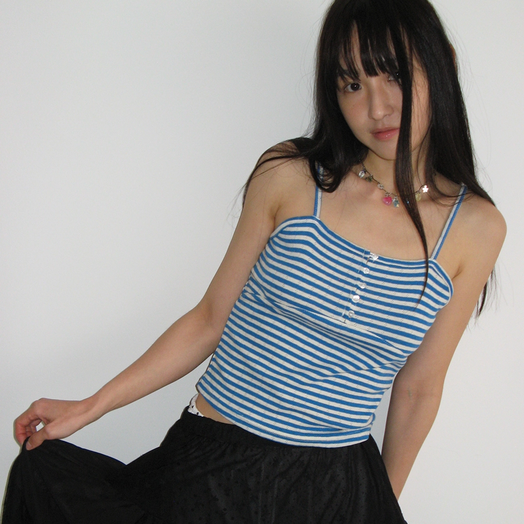 론론 HEART BUTTON GOLGI SLEEVELESS BLUE STRIPE 상품 이미지 1