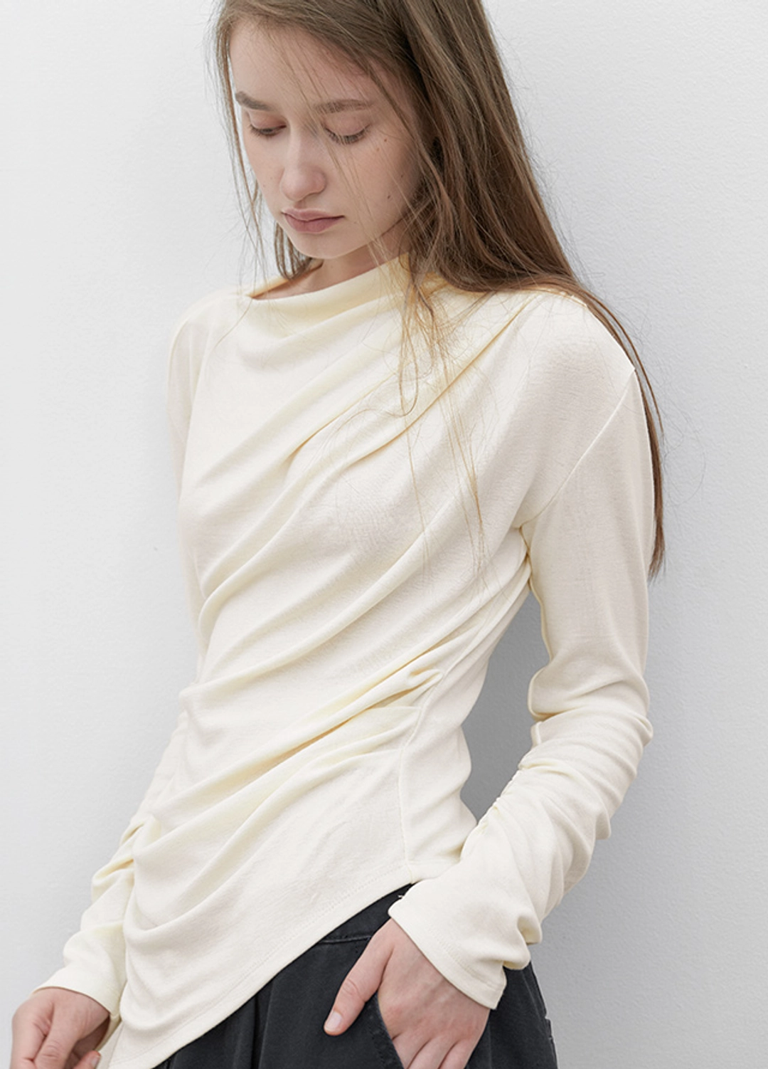 아뜰리에 나인 (T-7275)SOFT SLIT NECK SHIRRING JERSEY TOP 상품 이미지 2
