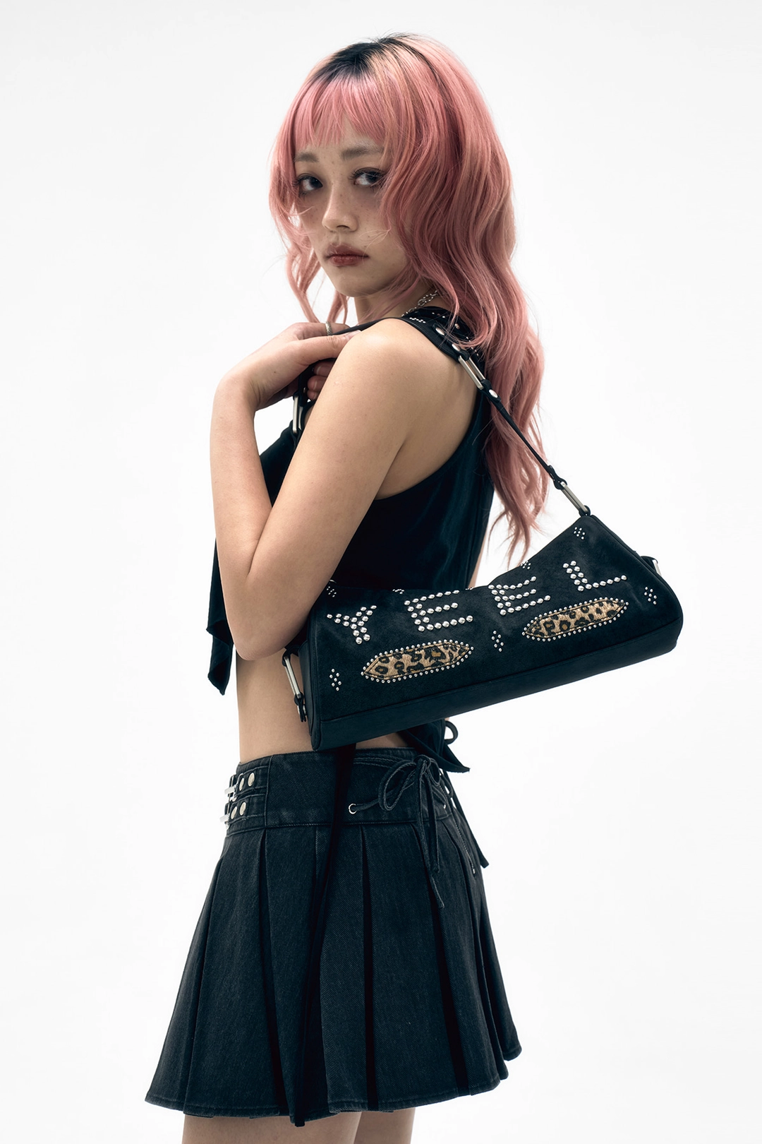 와이이이엘 YEEL STUDDED SHOULDER BAG BLACK 상품 이미지 2