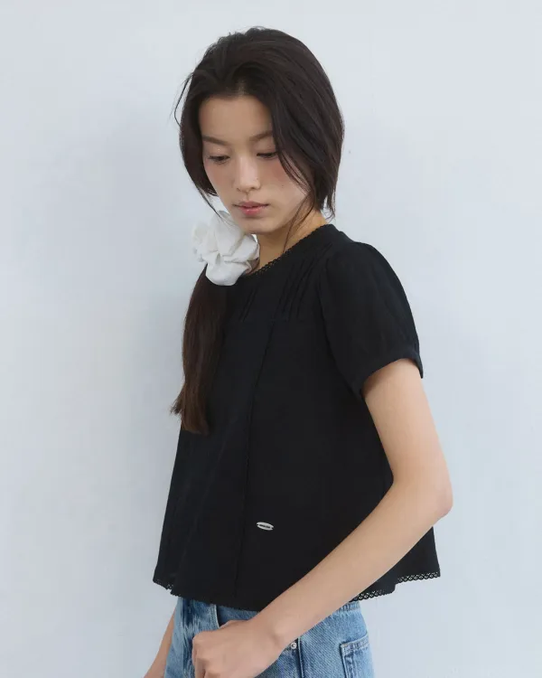 Lace line pintuck soft blouse - black