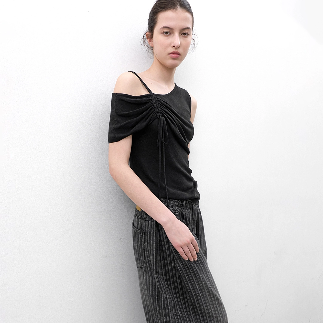 아뜰리에 나인 (T-7240)ONE OFF SHOLDER SHRRING KNIT 상품 이미지 1