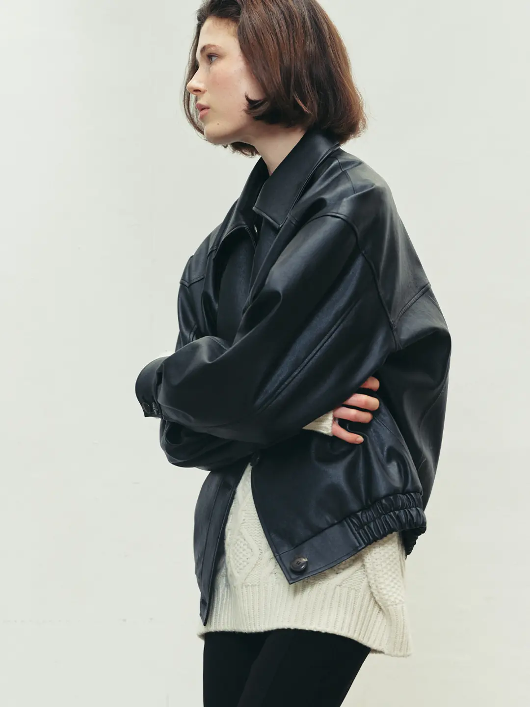 쏘이르 VEGAN LEATHER JUMPER - BLACK 상품 이미지 1