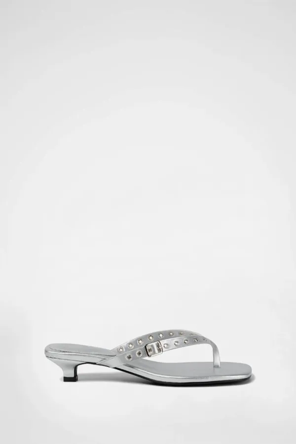 EYELET KITTEN FLIP-FLOP / SILVER
