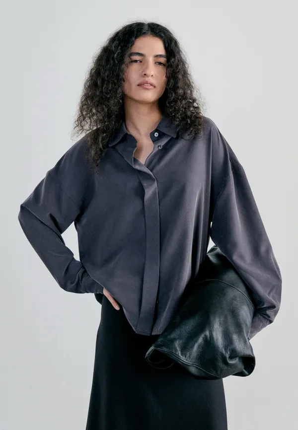 HIDDEN BUTTON TENCEL SHIRT - CHARCOAL