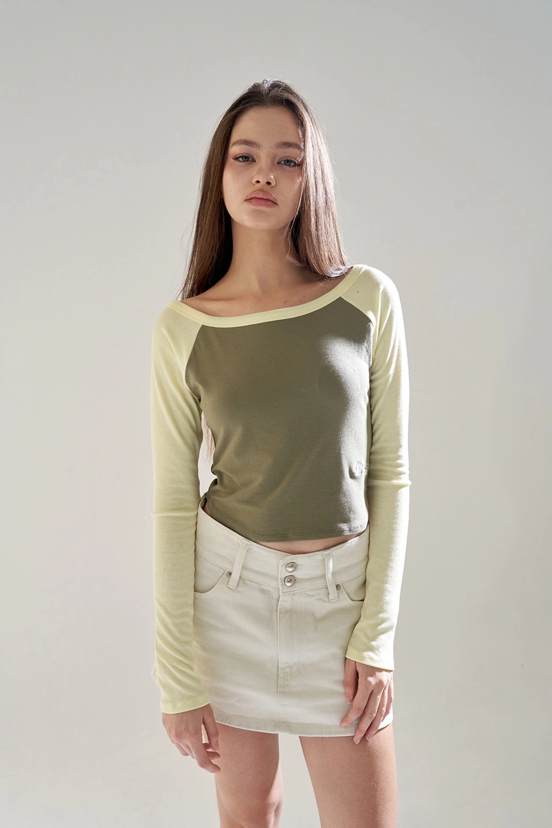 오드원아웃 MONO COLORED RAGLAN LONG SLEEVE KHAKI 상품 이미지 1