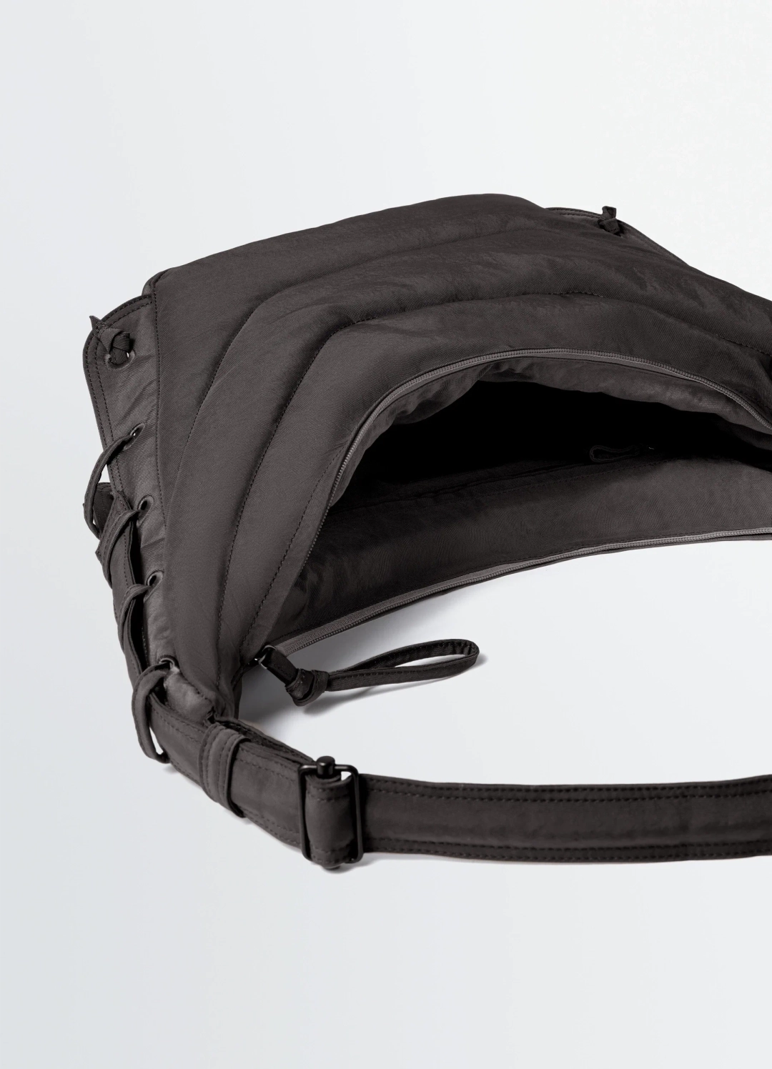 르메르 MEDIUM SOFT GAME BAG IN NYLON CANVAS 상품 이미지 3