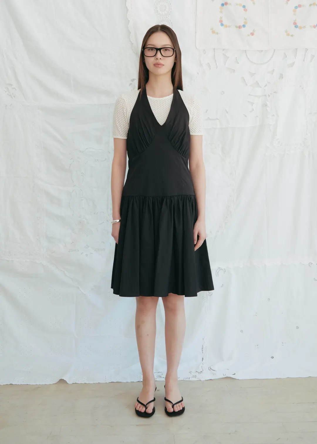 온무드 HALTERNECK SHIRRING  DRESS - BLACK 상품 이미지 2
