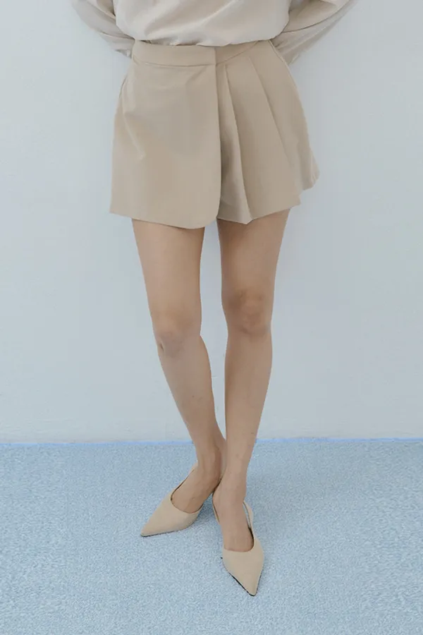 Pleated Wrap Mini Skort (beige)