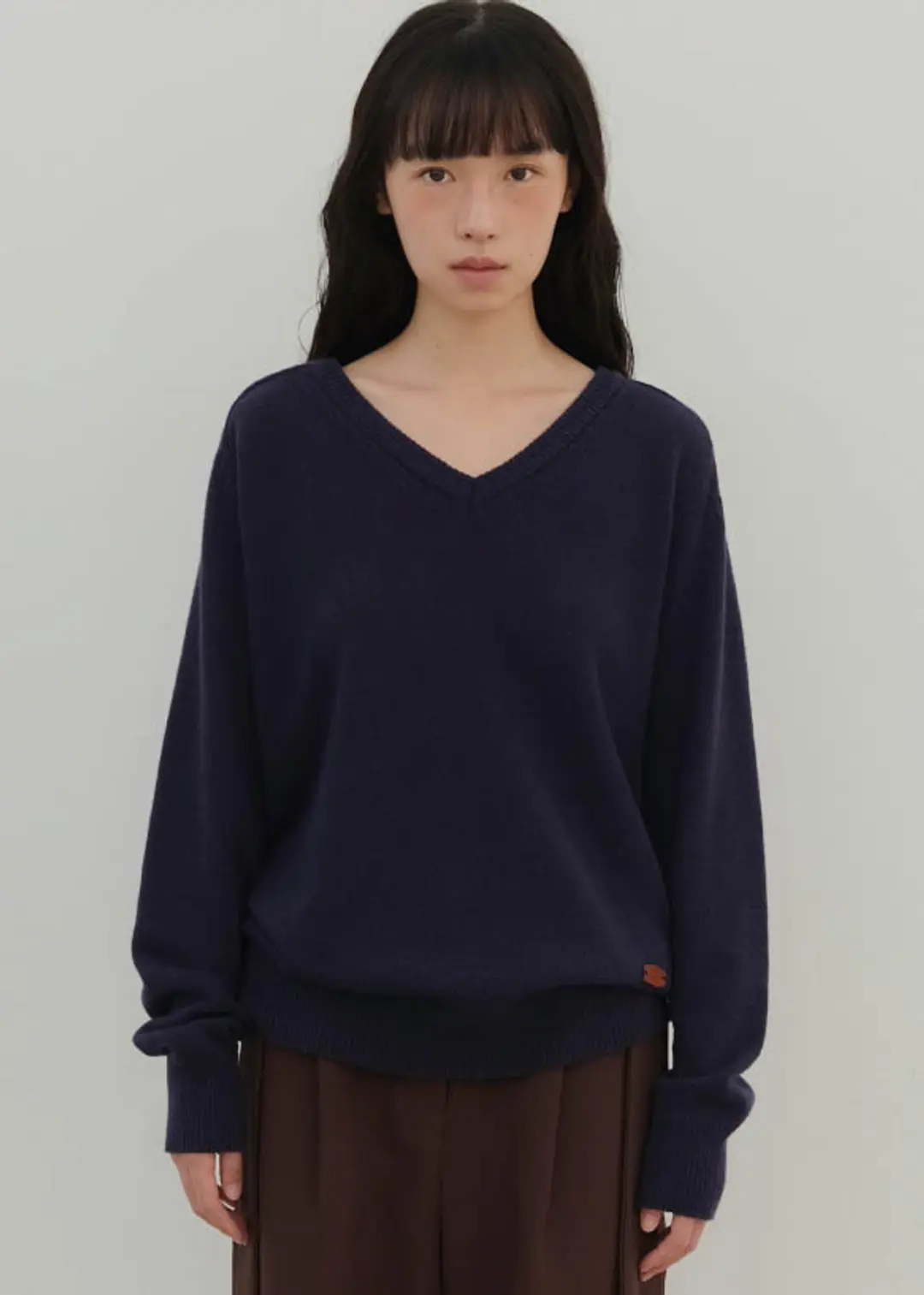 온무드 [2ND] CAN WOOL V-NECK KNIT - NAVY 상품 이미지 2