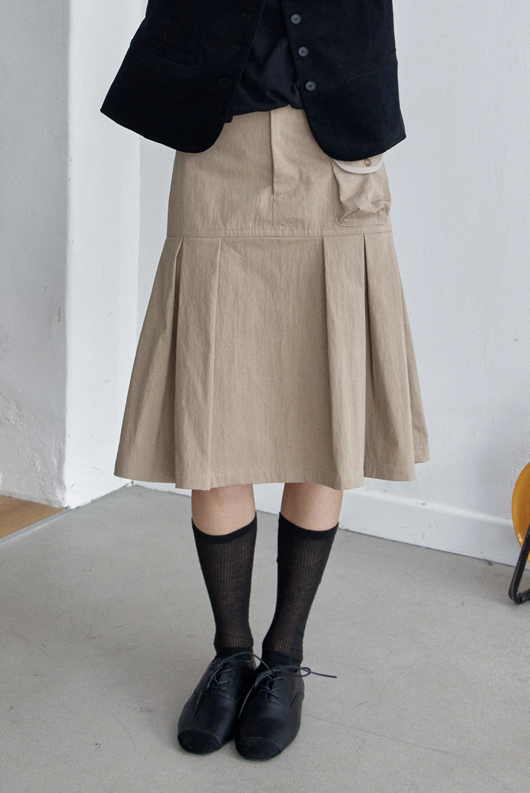 브렌다 브렌든 pocket pleats skirt - deep beige 상품 이미지 1