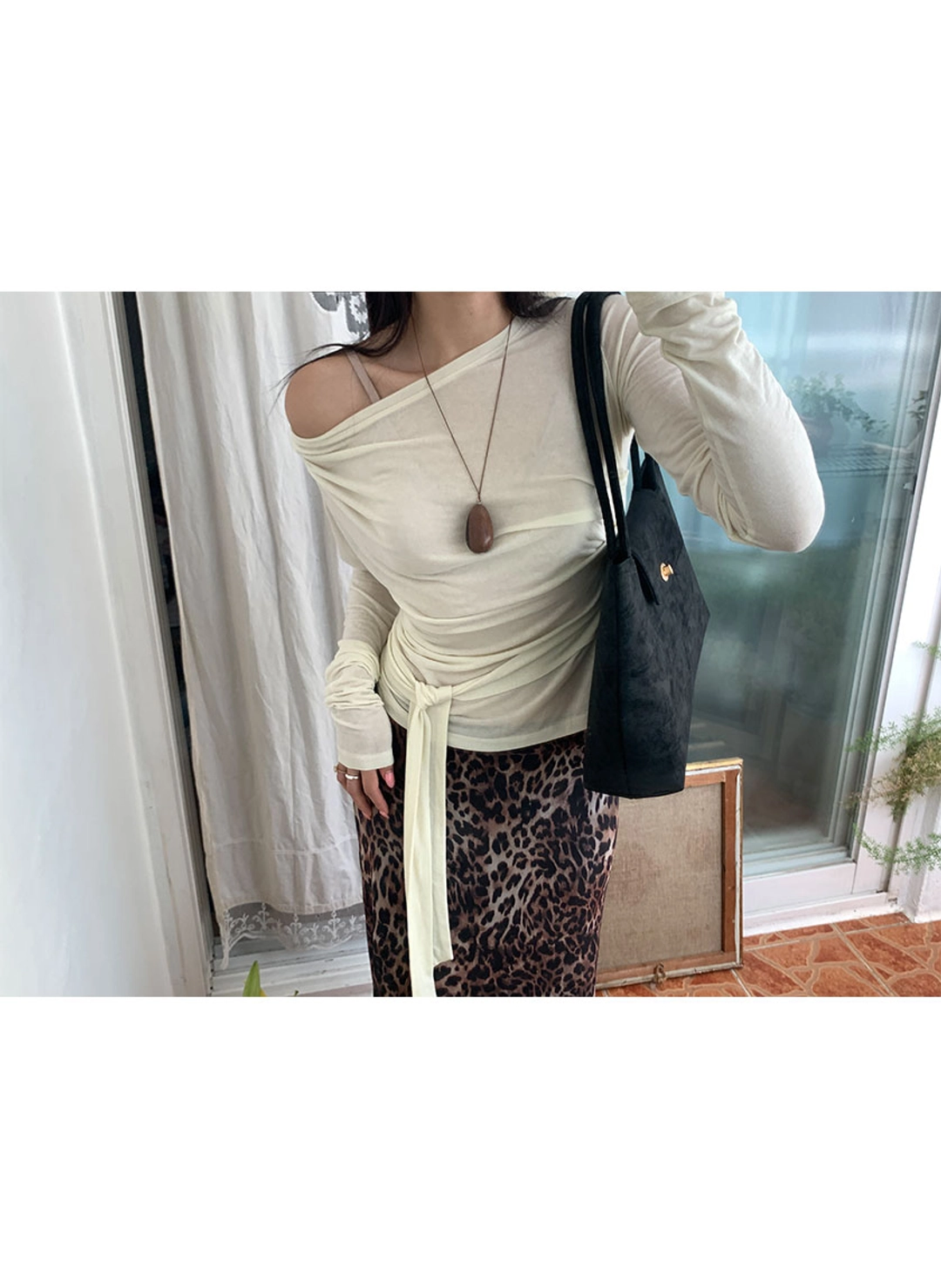 루루서울 Yogurt Off Shoulder Top (Ivory) 상품 이미지 2