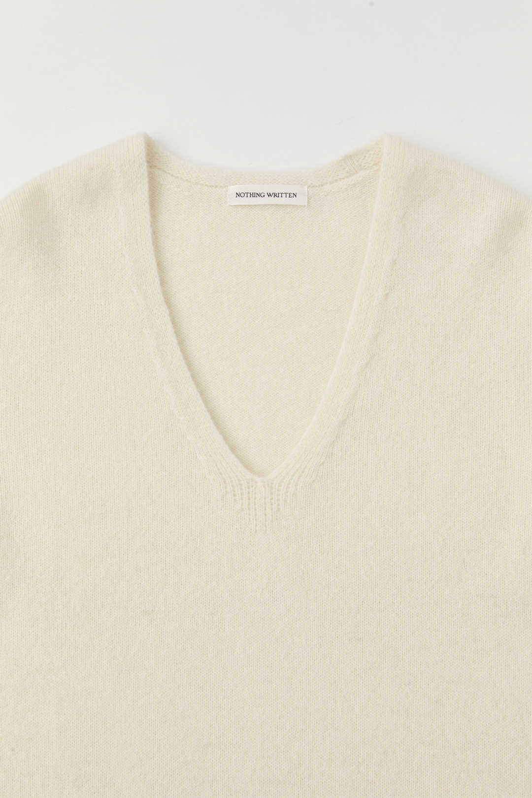 낫띵리튼 2ND / Runa v-neck pullover (Warm ivory) 상품 이미지 2