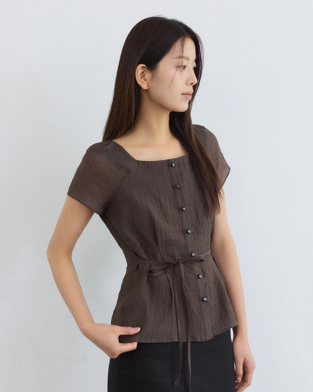어다울 Square neck pintuck see through blouse - brown 상품 이미지 2