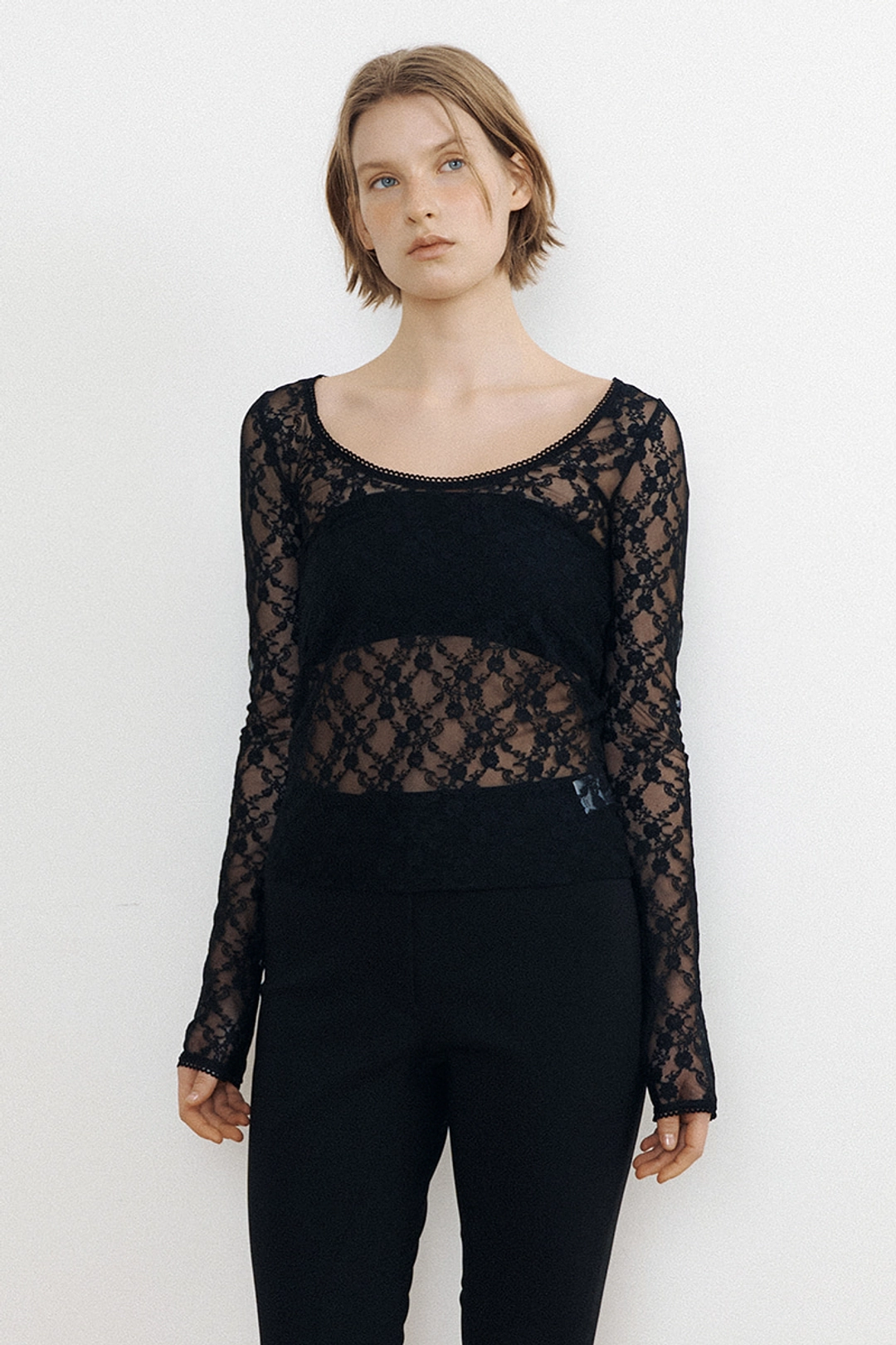 루시르주 Reversible Boat & U Neck Lace Slim Top (black) 상품 이미지 1