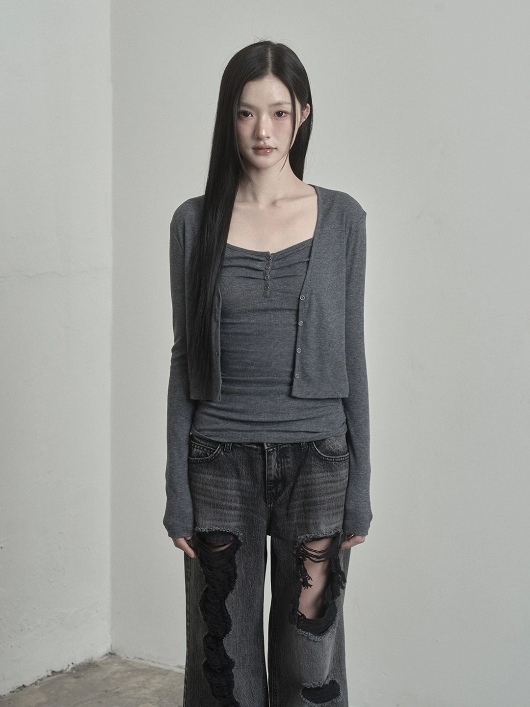 이네기 [2nd Reorder] Silvery Button Cardigan (charcoal) 상품 이미지 2