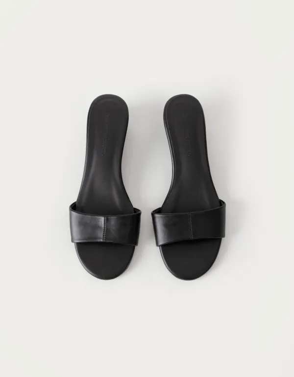 8.5 출고 Classic Wedge Heel - Black