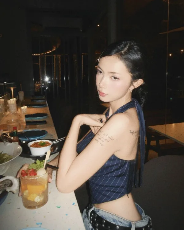@maikyhanDraping Halter Top (Navy)