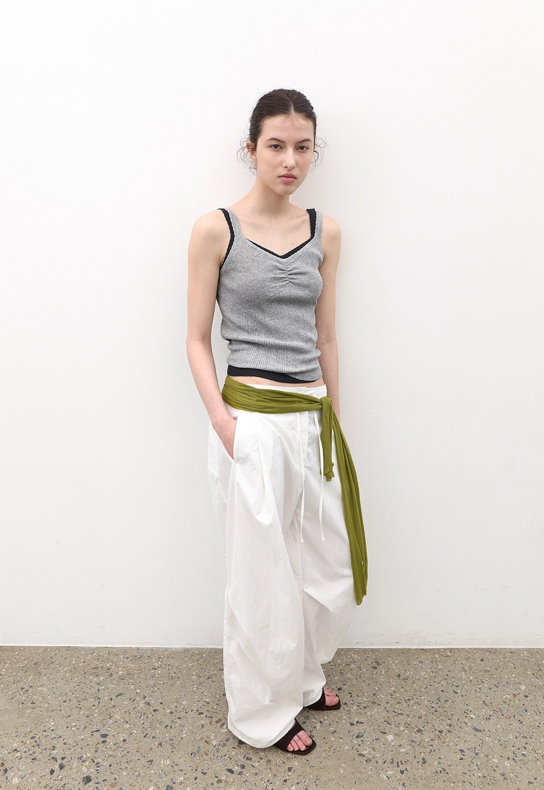 아뜰리에 나인 (T-7248)SCALLOP SHIRRING RIBBED SET-UP KNIT TOP 상품 이미지 2