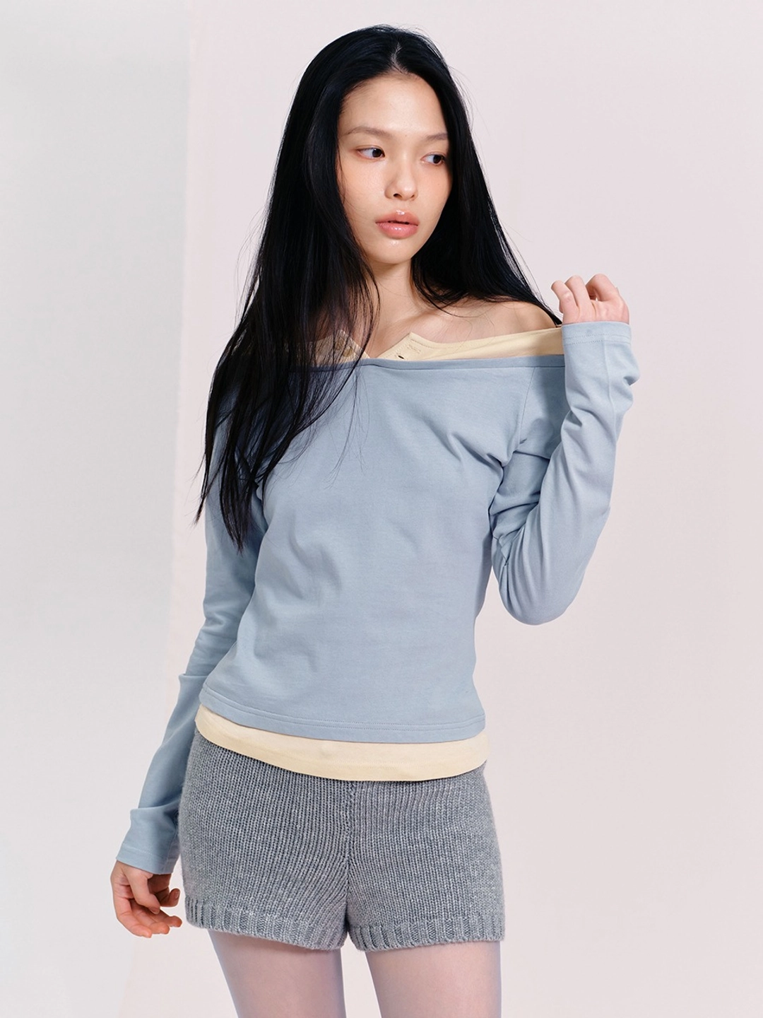 마가린핑거스 OFF-SHOULDER LAYERED T-SHIRT (LIGHT BLUE) 상품 이미지 2