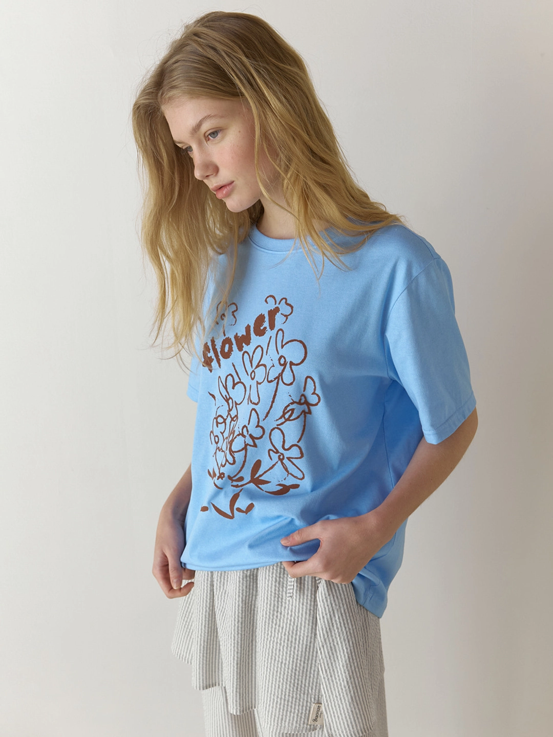 어몽 A FLOWER DRAWING T-SHIRT_LIGHT BLUE 상품 이미지 2