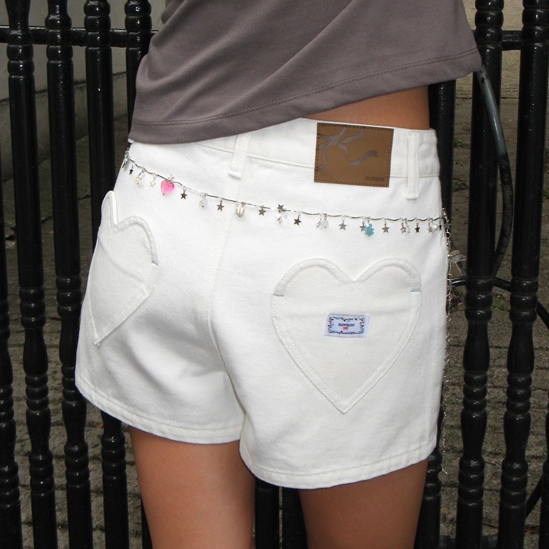 론론 HEART POCKET MINI SHORT DENIM PANTS WHITE 상품 이미지 1