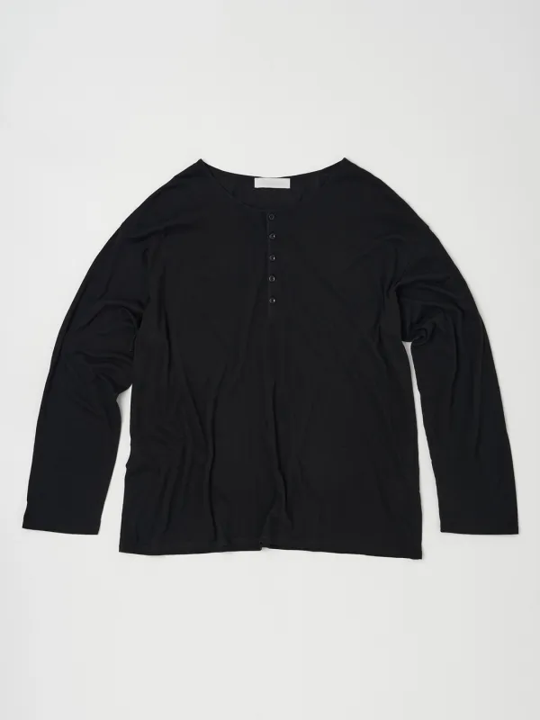 SUMMER HENLEY TEE IN BLACK