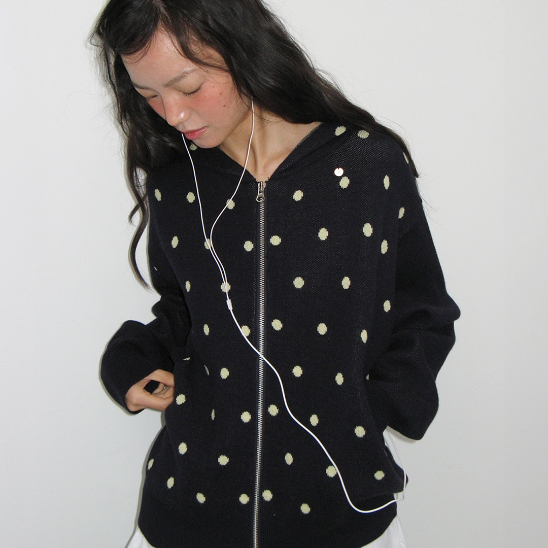 론론 DOT HOODED ZIP UP KNIT NAVY BUTTER DOT 상품 이미지 2