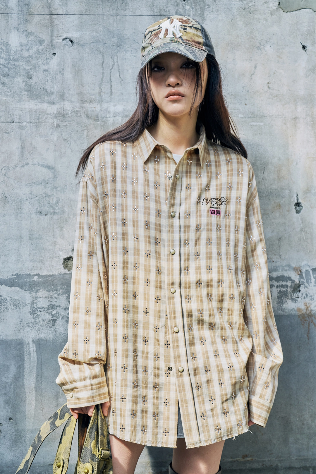 와이이이엘 RHINESTONE PLAID OVERSHIRT BEIGE 상품 이미지 2