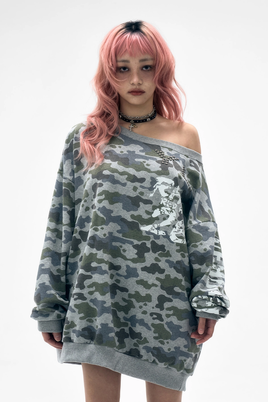와이이이엘 YL STUDDED OFF-SHOULDER SWEATSHIRT CAMO GREY 상품 이미지 2