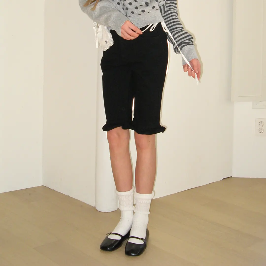 론론 FRILL SHORT BIKER PANTS BLACK 상품 이미지 1