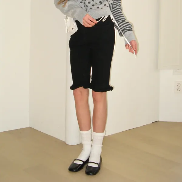 FRILL SHORT BIKER PANTS BLACK