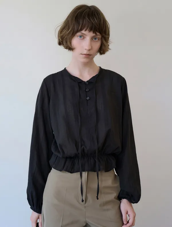 Frill strap crop blouse_Black