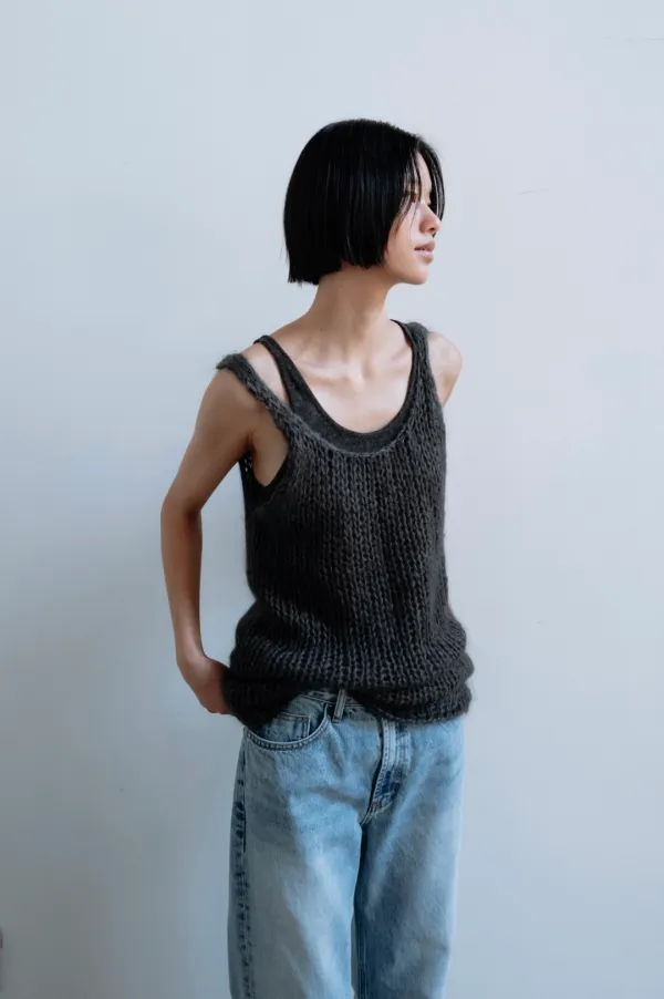 Mohair Sleeveless (Light Beige / Chacoal Gray)
