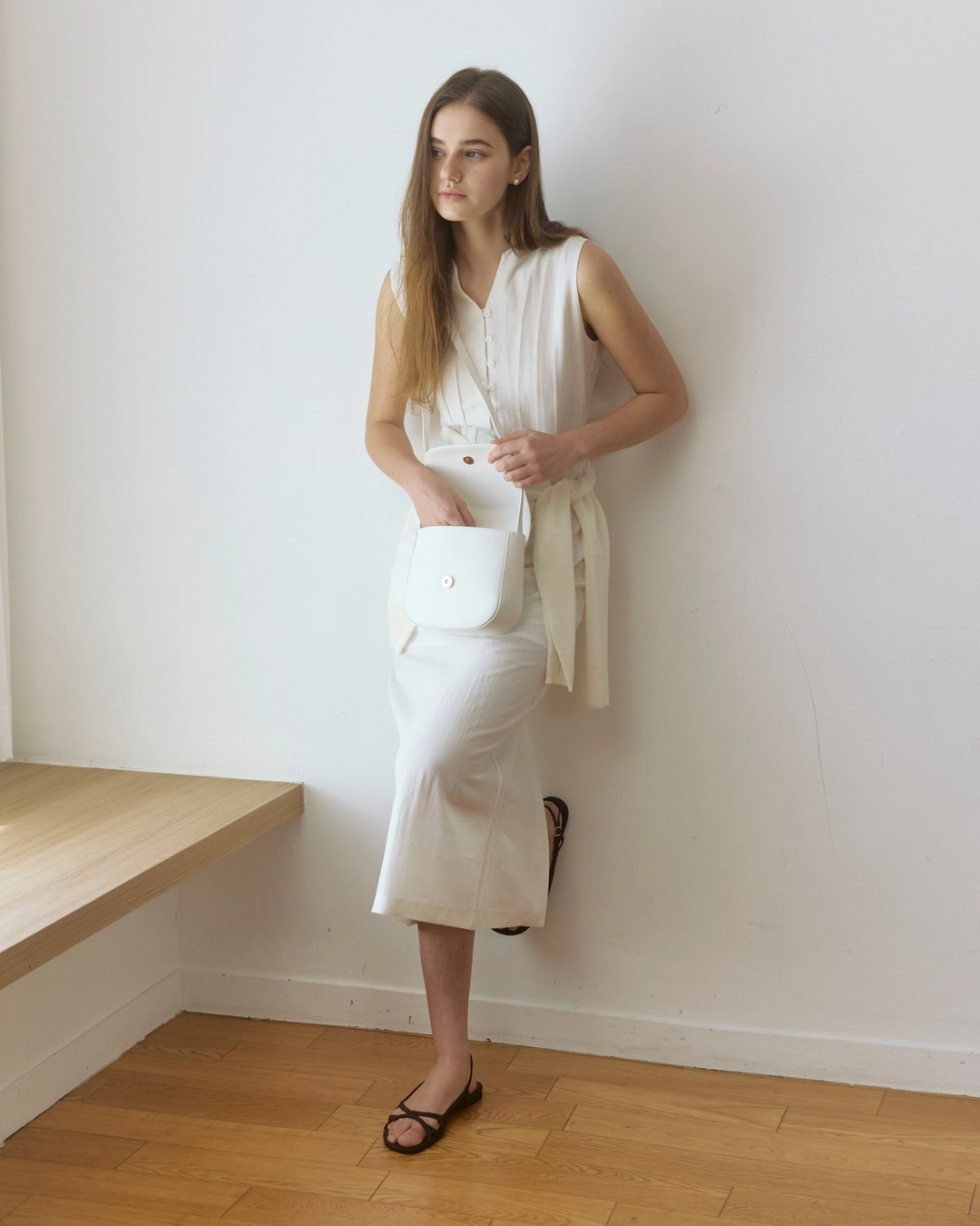 어다울 V cut sleeveless long dress - white 상품 이미지 3