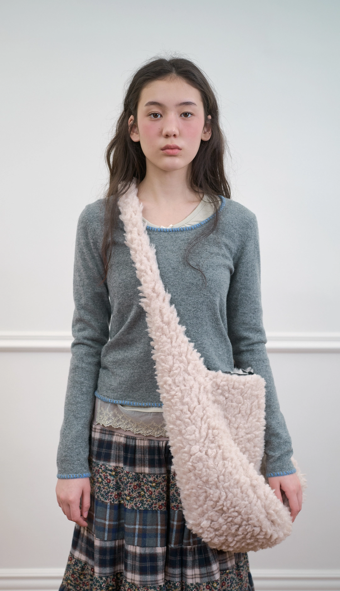 노컨텐츠 295. Fluffy Cross Bag _ Ivory 상품 이미지 2