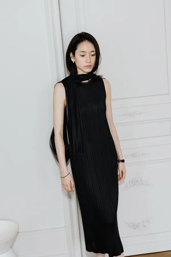 47922_Black pleated dress
