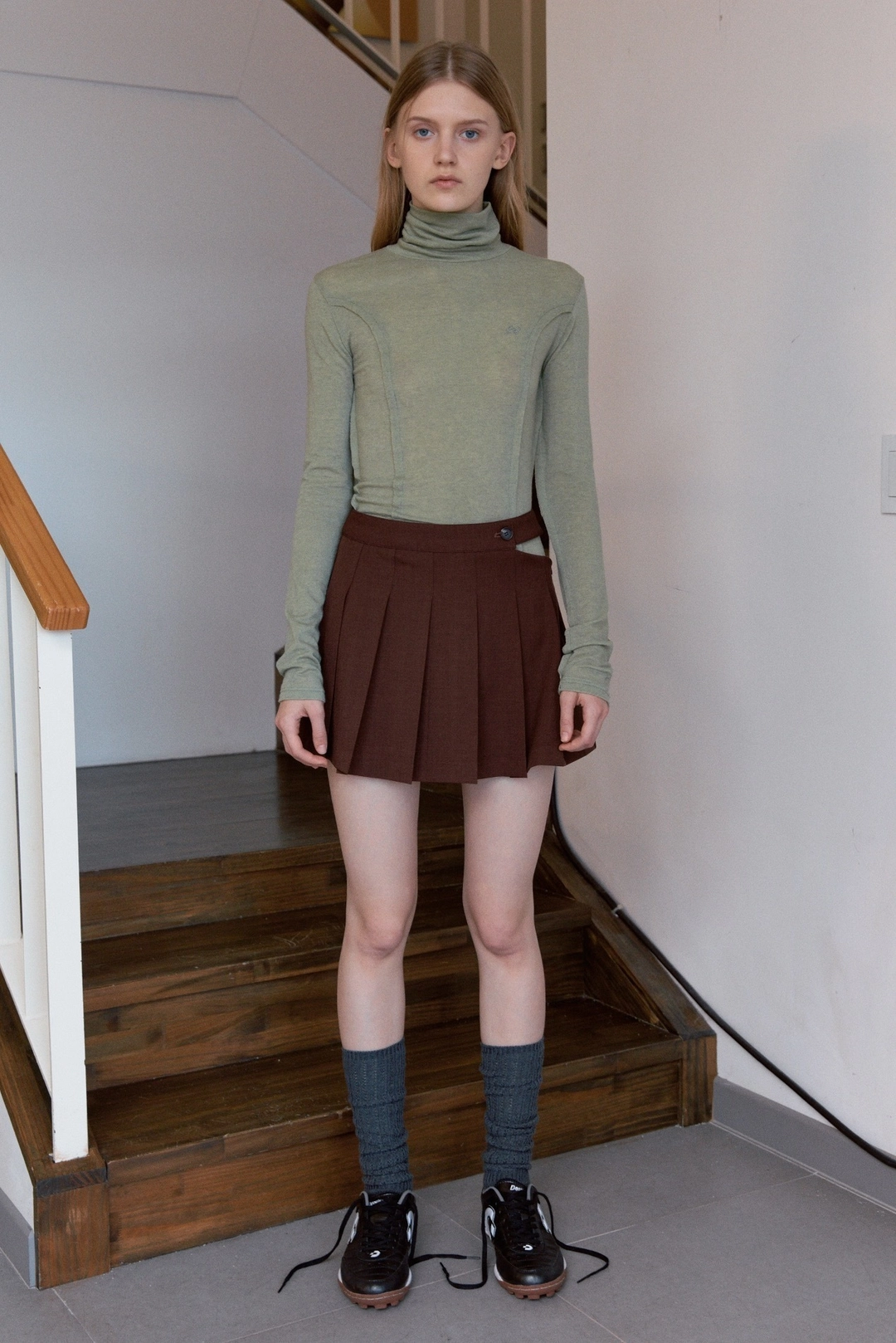 시눈 Cut Out Pleated Mini Skirt (Brown) 상품 이미지 1