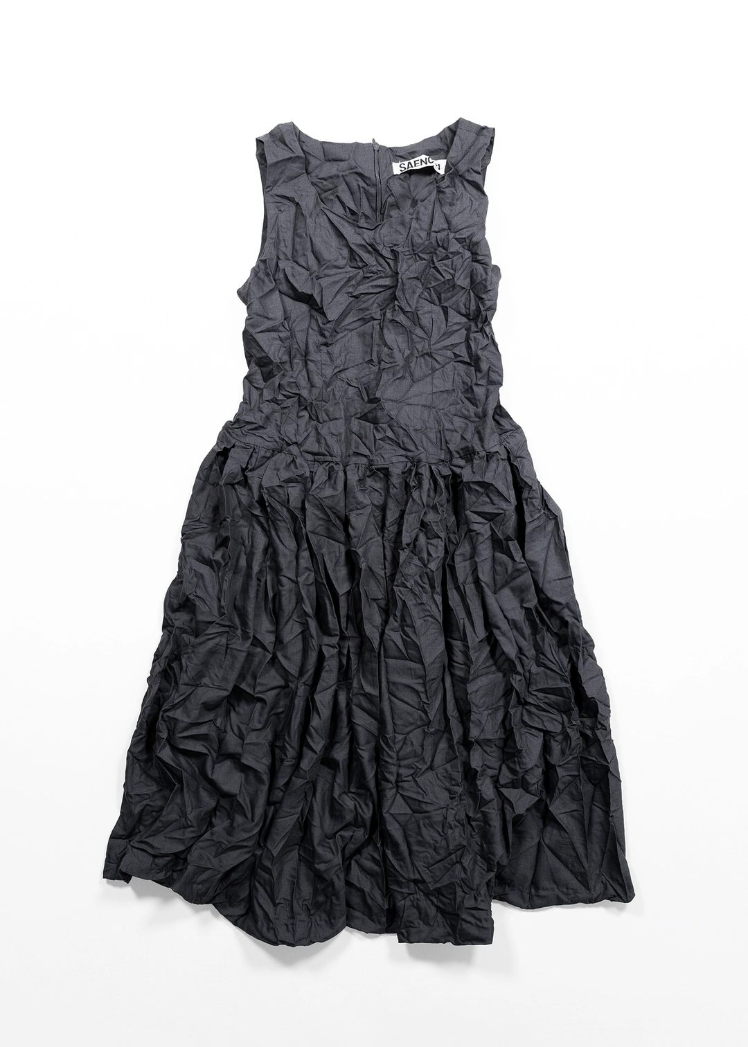 생긴 CRINKLED SLEEVELESS LONG DRESS - CHARCOAL 상품 이미지 1