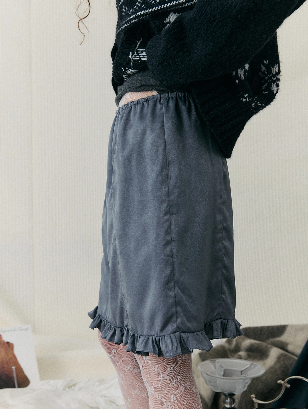 포에토 Glossip satin skirt - blue grey 상품 이미지 2