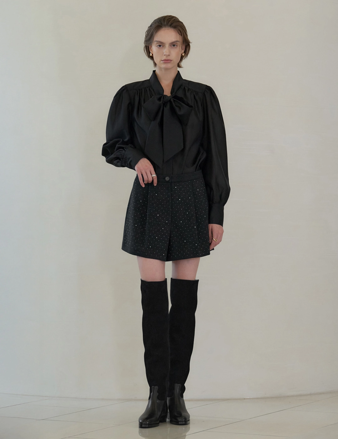 노미나떼 Stella Rhinestone Flare Shorts (Dark Grey) 상품 이미지 3
