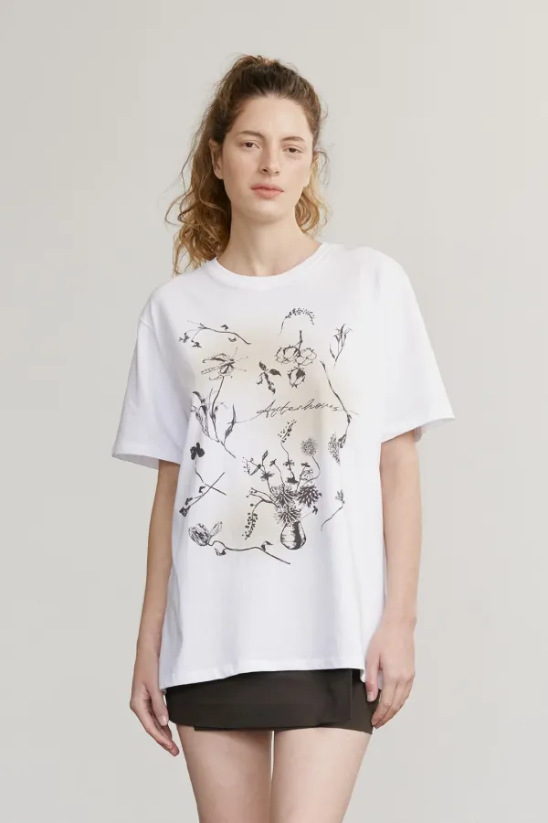 SEASON GRAPHIC OVERSIZED TOP (WHITE)