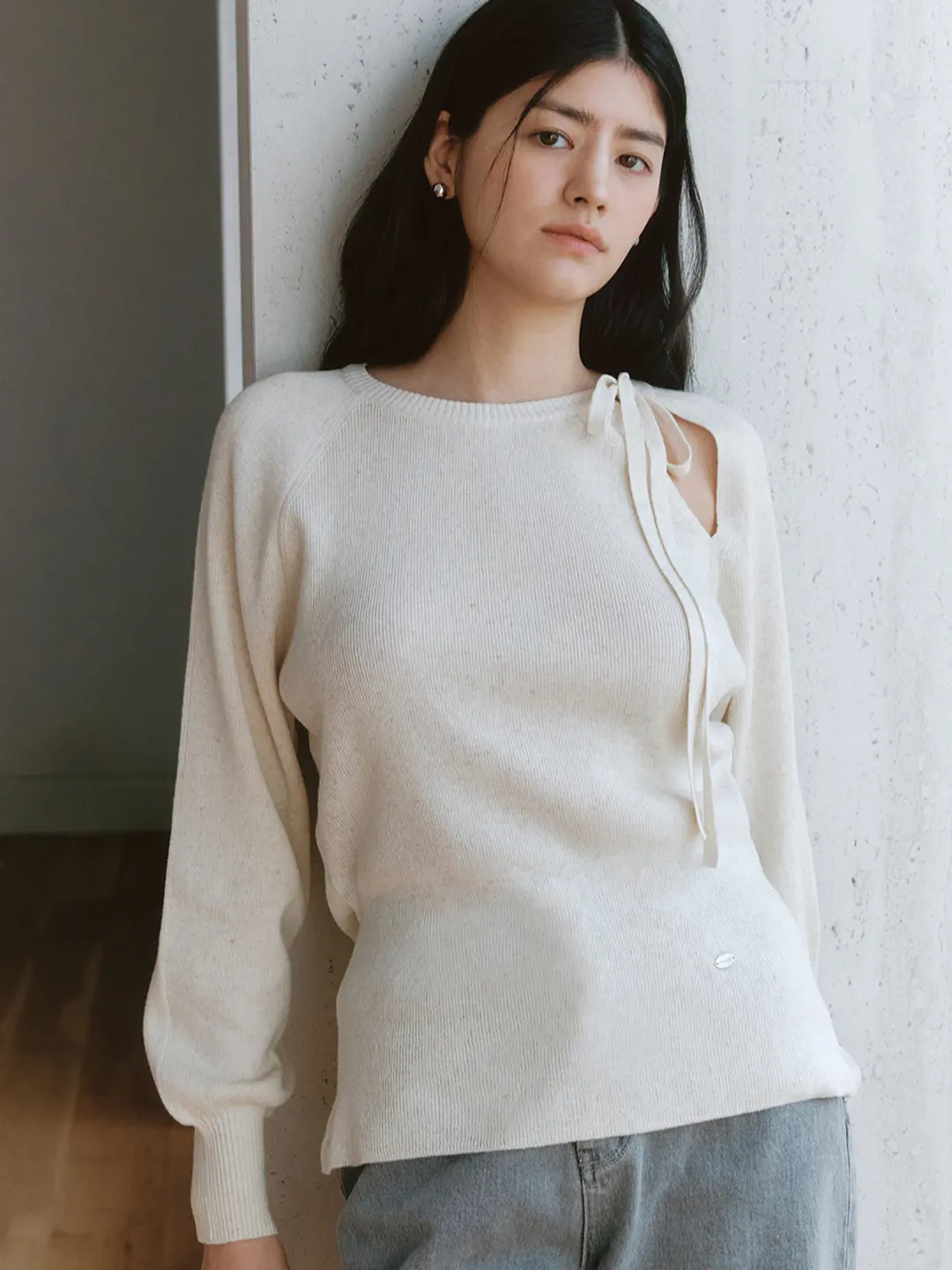아워코모스 comos 1345 cut-out back button knit (cream) 상품 이미지 2